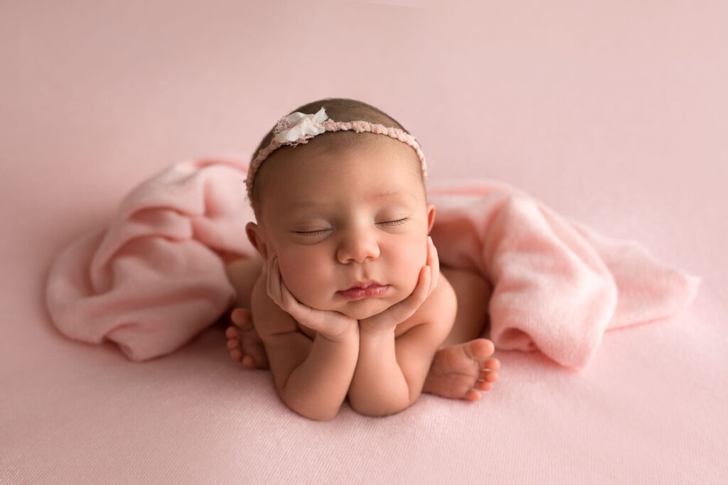 Real-Dreamers-Studio-servizio-fotografico-neonati-froggy-pose-newborn.