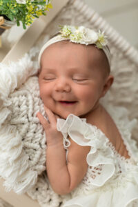 Scopri di più sull'articolo Quando una fotografa di neonati diventa mamma: l’emozione di fotografare mia figlia!